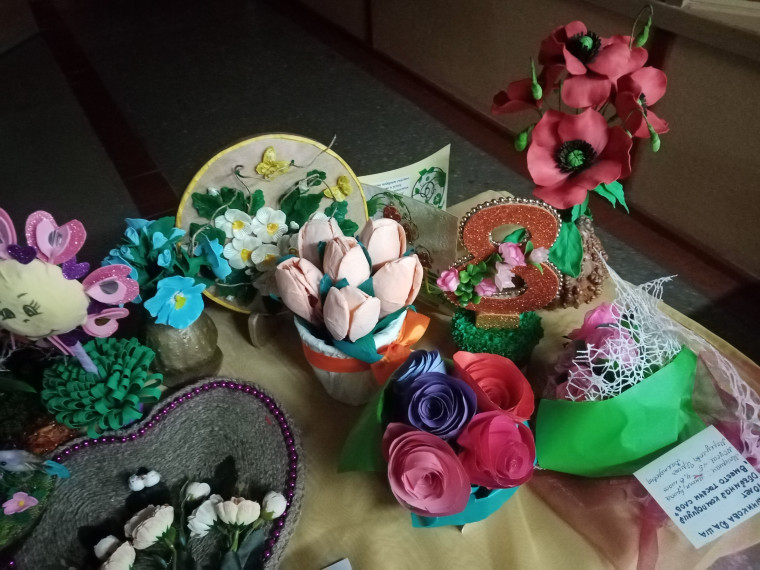 Конкурс детского творчества «Цветы для мамы».